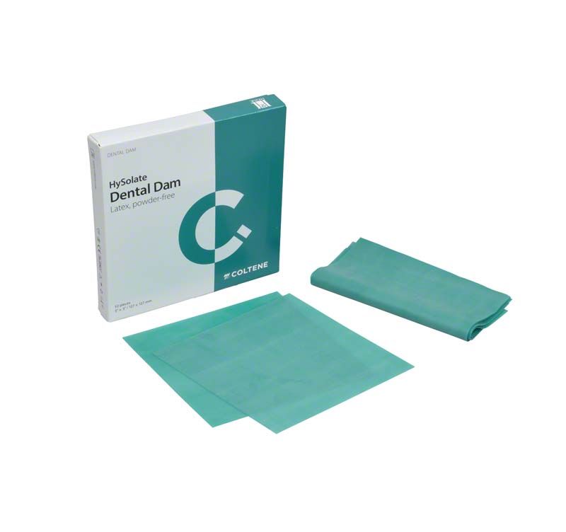 HySolate Latex Dental Dam grün mittel, entfaltetes und gefaltetes Tuch neben Verpackung.