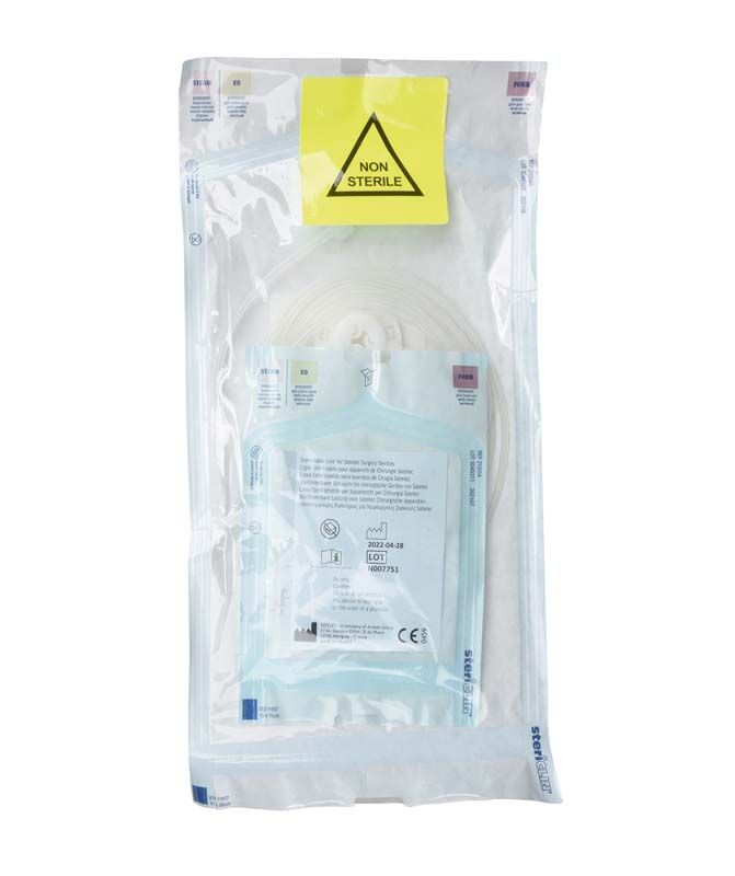 Sterilisierbarer Schlauch in transparenter Verpackung mit gelbem „Non Sterile“ Hinweis.