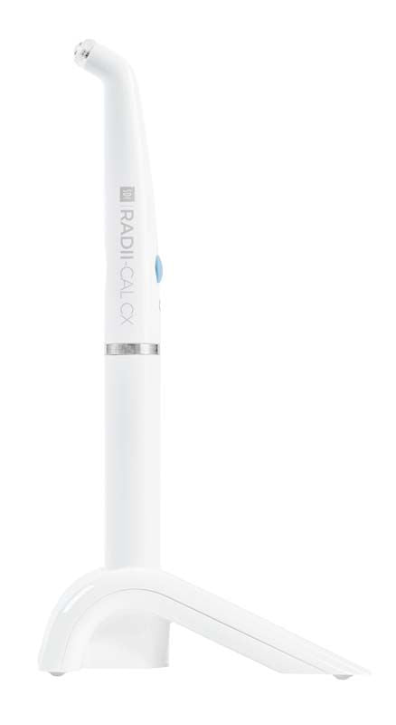 Radii-Cal CX LED Lampe für zahnmedizinische Anwendungen mit Ladestation.