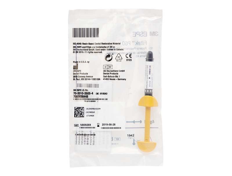 Filtek P 60 Spritze A3 in transparenter Verpackung mit gelbem Applikator.
