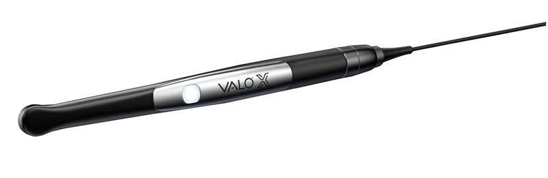 VALO™ X Polymerisationslampe mit ergonomischem, schlankem Design und Aluminiumgehäuse.