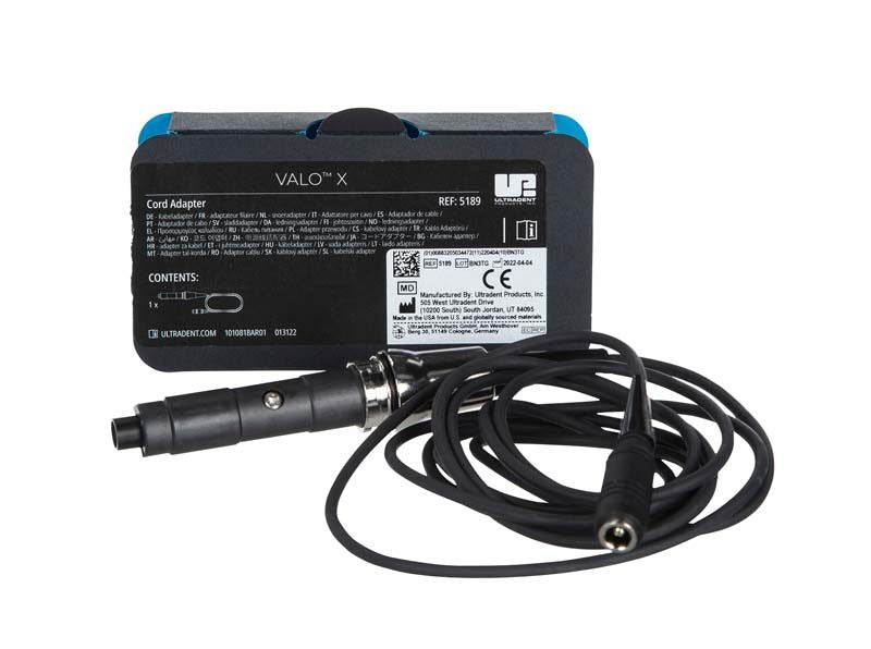 VALO™ X Kabeladapter mit Anschlusskabel und Verpackung im Hintergrund.
