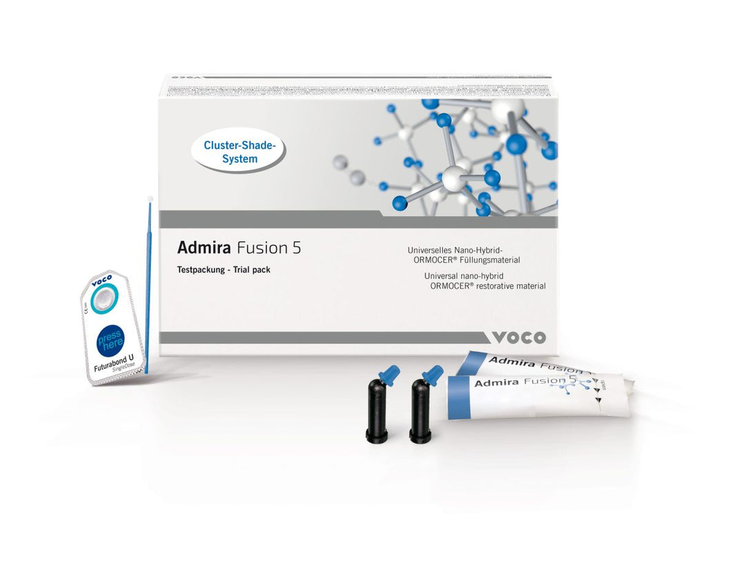 Admira Fusion 5 Testpackung mit Kapseln und Applikator, Verpackung sichtbar.