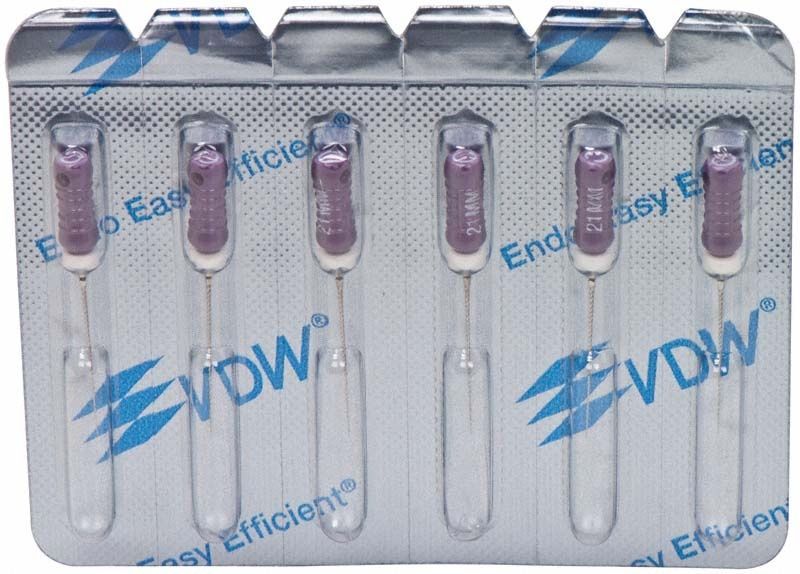 Blisterpackung mit fünf C-Pilot Feilen 21mm Gr. 010 von VDW.