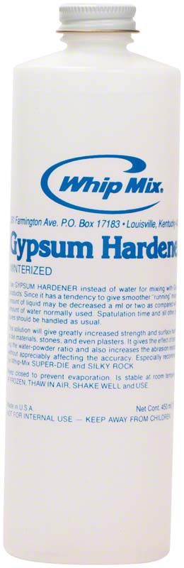 Gipshärter-Flasche 3,75l mit blauem Etikett und englischem Text.