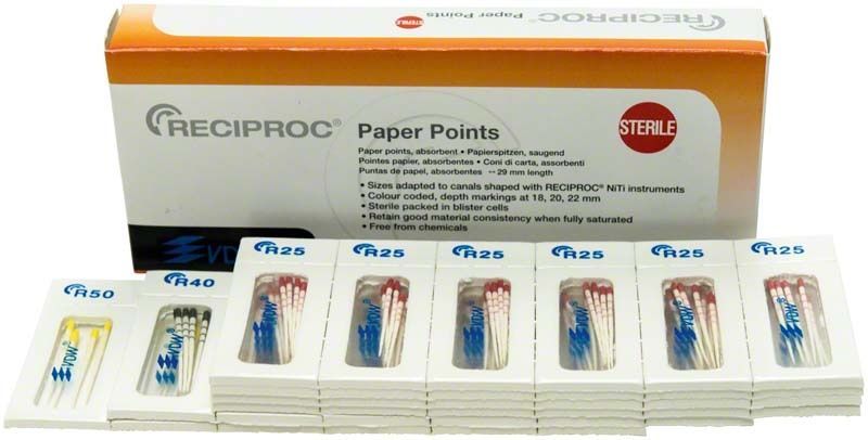 Sterile RECIPROC® Papierspitzen in farbcodierten Blisterverpackungen.