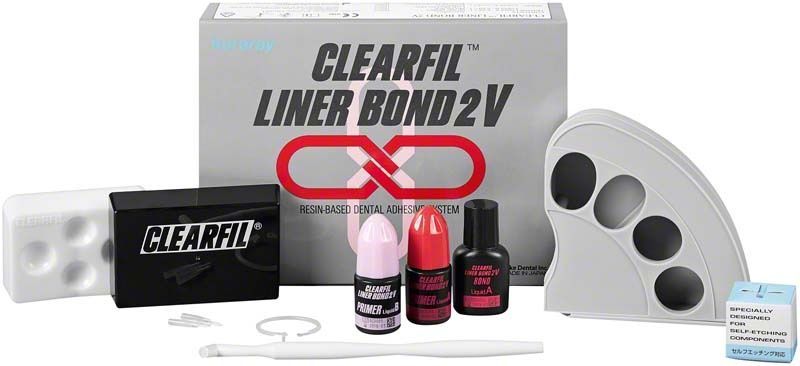 Clearfil Liner Bond 2V Kit mit verschiedenen Komponenten und Verpackung.