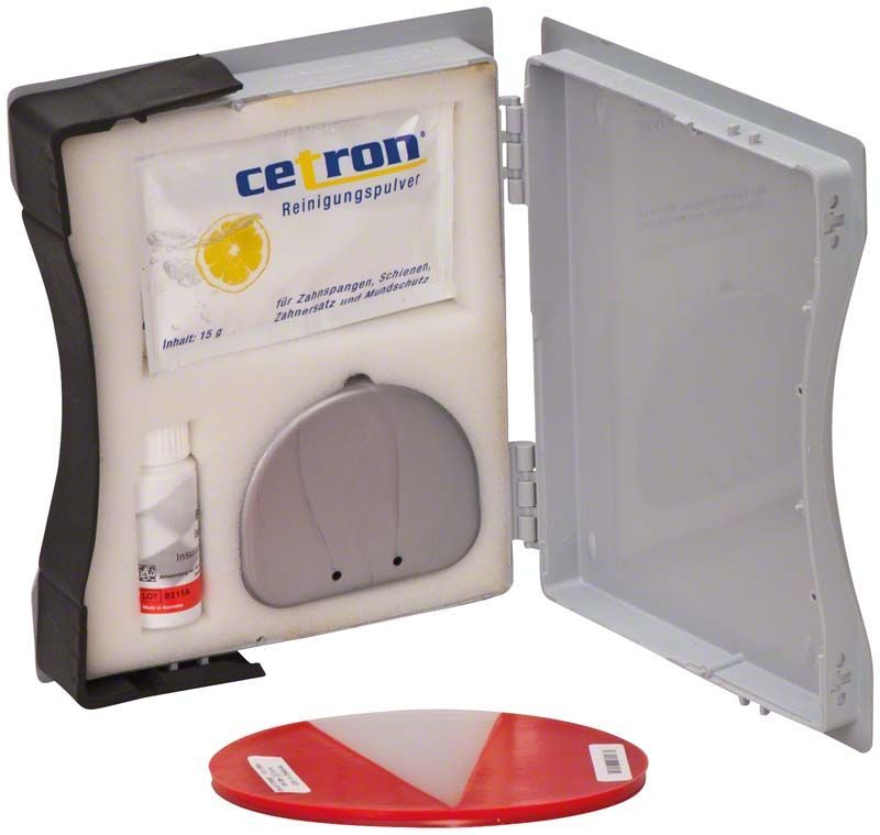 BIOPLAST® XTREME Kit rot mit Tiefziehfolie und Reinigungszubehör im offenen Etui.