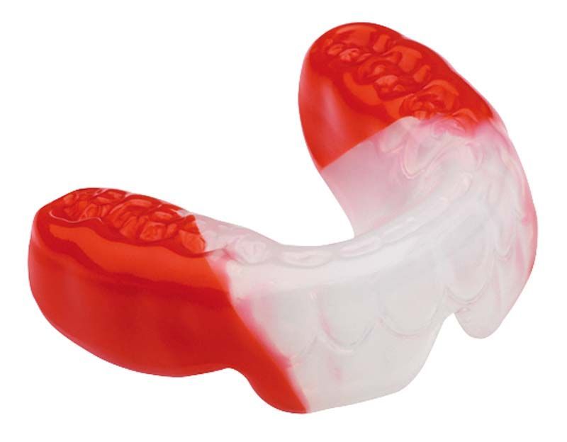 Roter Sportmundschutz mit integrierter Verstärkung im Frontzahnbereich.