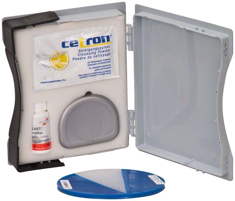 BIOPLAST® XTREME Kit blau mit Tiefziehfolie und Reinigungszubehör in geöffneter Verpackung.