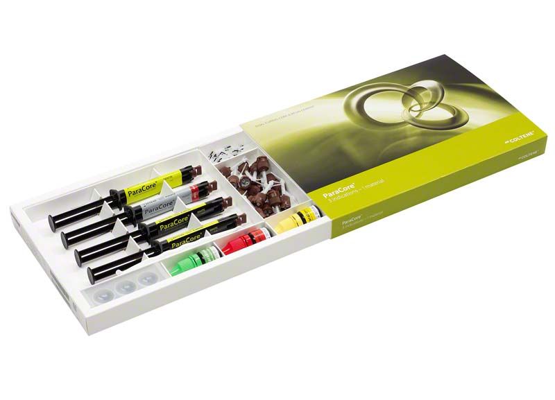 ParaCore Automix Introkit mit Spritzen und Zubehör in geöffneter Verpackung.