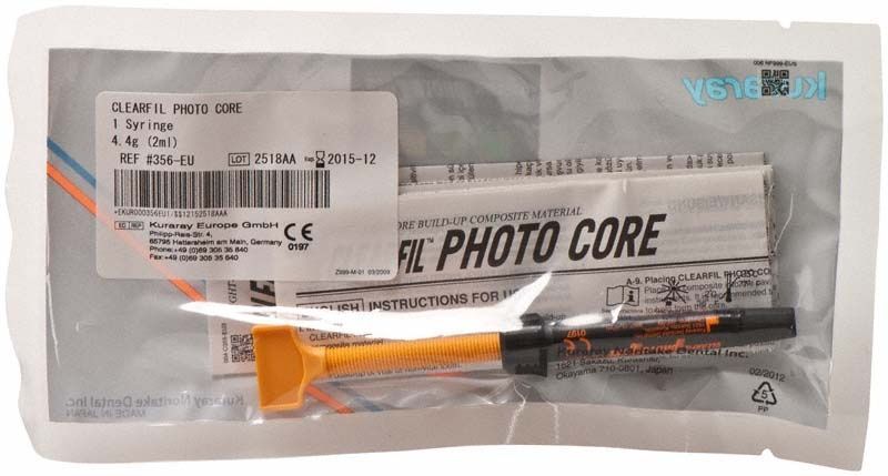 Verpackung der CLEARFIL™ PHOTO CORE Spritze mit Produktinformationen.