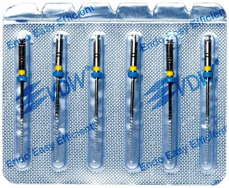 Blisterpackung mit sechs FlexMaster NiTi-Feilen für die Wurzelkanalaufbereitung.