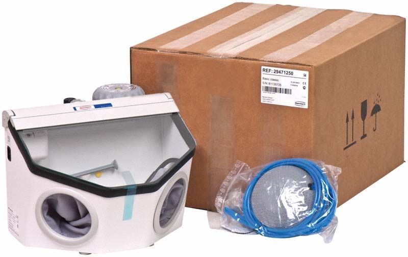 Kompaktes Feinstrahlgerät Renfert Basic classic mit Zubehör und Verpackung.