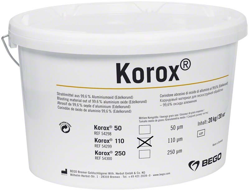 Kunststoffbehälter mit Korox® Strahlmittel, 20 kg, von BEGO.