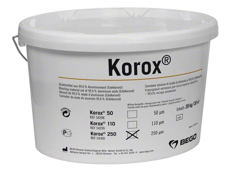 Weißer Eimer mit Korox®-Strahlmittel, 20 kg, 250 µm von BEGO.