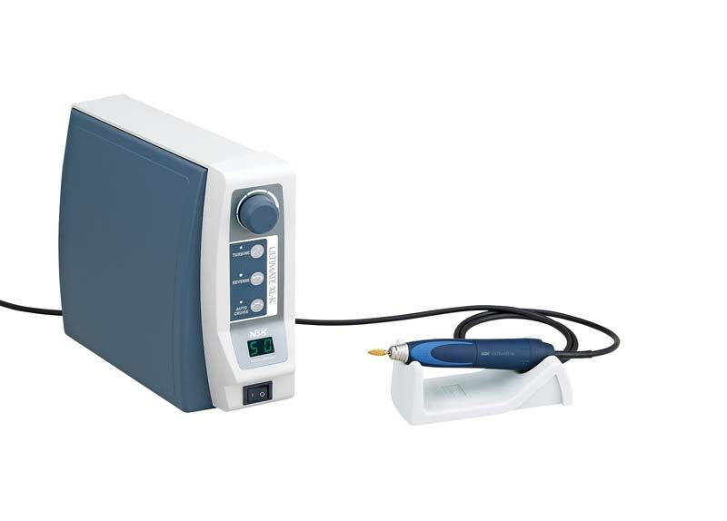 Ultimativer XL Kniesteuergerät-Mikromotor mit Handstück und Standfuß.