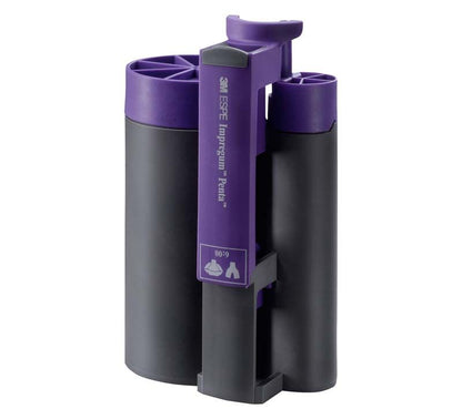 Impregum™ Penta™ Leerkartusche für Pentamix 3 in Nahaufnahme mit lila Details.