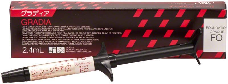 Gradia Foundation Opaquer FO in Spritze vor Verpackung.