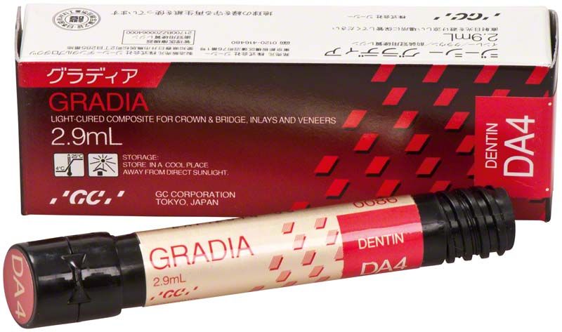 Lichtgehärtetes Komposit Gradia Dentin DA4 mit Verpackung und Applikator.