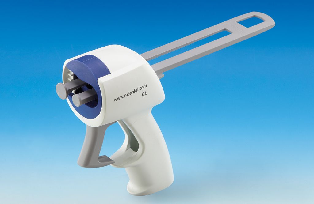 R-SI-LINE ® MISCHPISTOLE N 75 mit ergonomischem Griff auf blauem Hintergrund