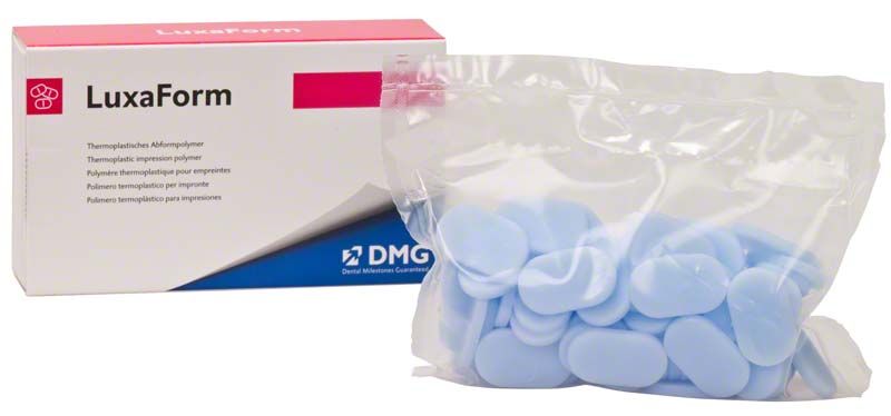 Luxaform Tabletten und Verpackung mit DMG-Logo im Hintergrund.