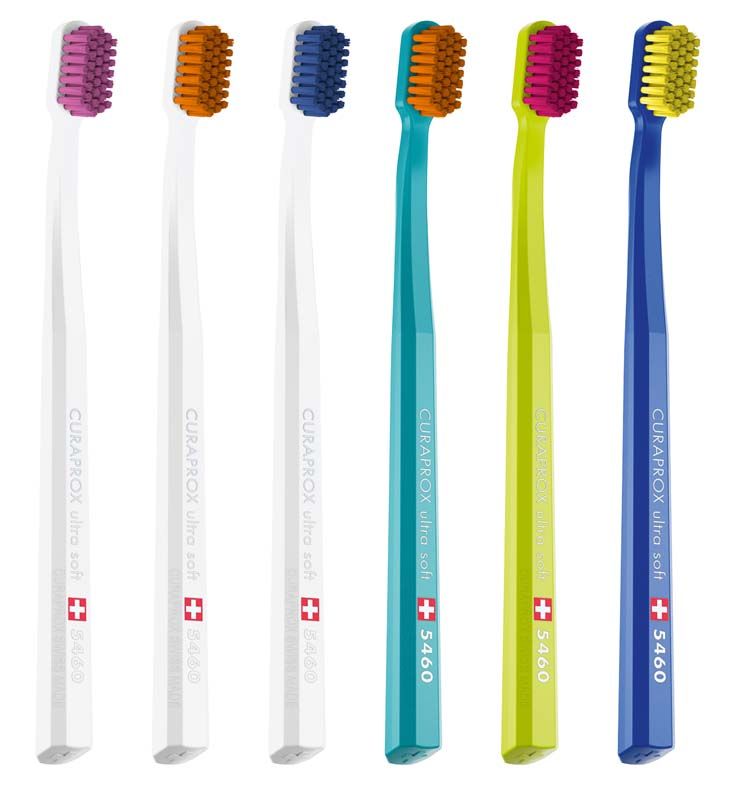 Sechs CURAPROX Handzahnbürsten ultra soft in verschiedenen Farben mit CUREN-Borsten.