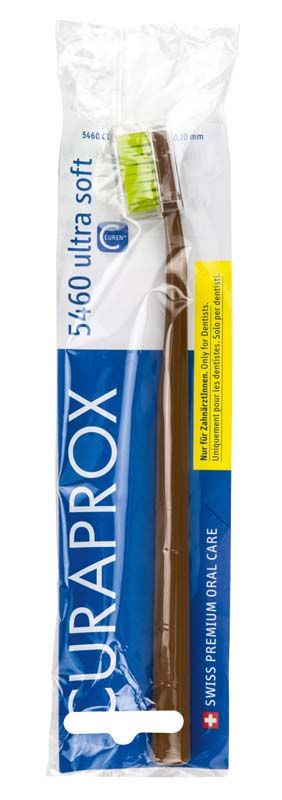 CURAPROX Handzahnbürste ultra soft mit braunem Griff und grünen Borsten in Verpackung.