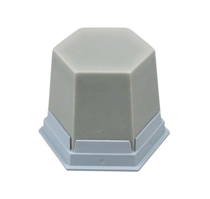 GEO Classic Modellierwachs grau-opak in sechseckiger Form auf weißem Sockel.