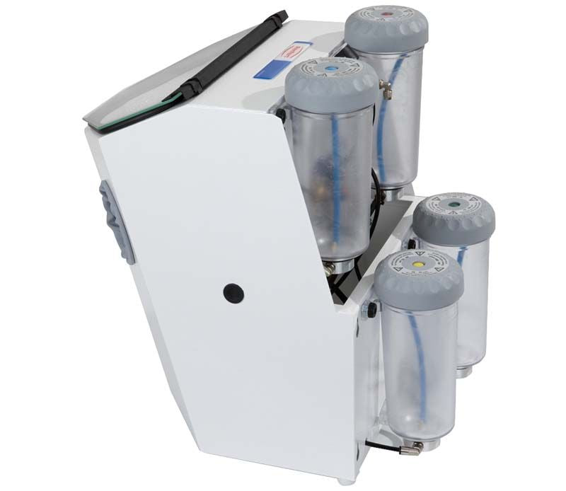 Vario basic Strahlgerät mit vier Zylindern auf geneigter Ablagefläche.