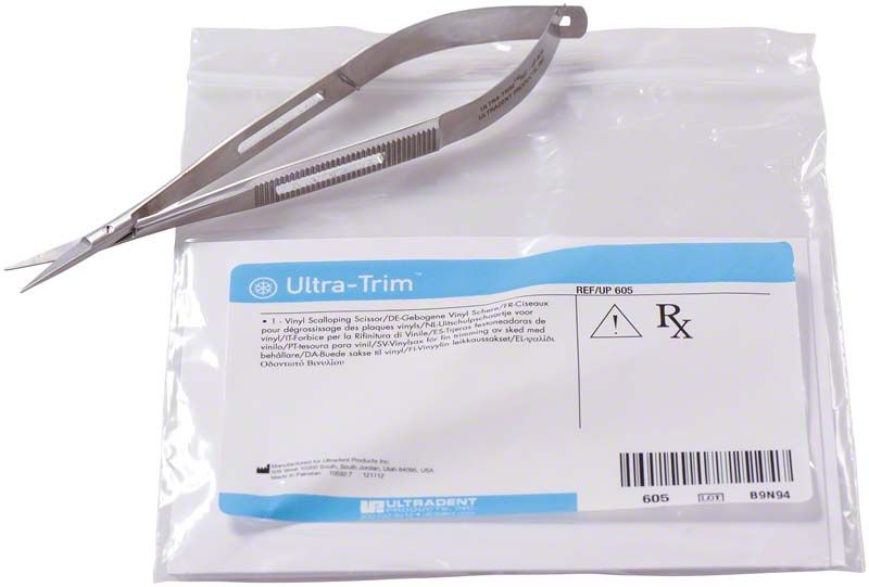 Ultradent™ Ultra-Trim Federschere auf Verpackung mit Produktetikett.