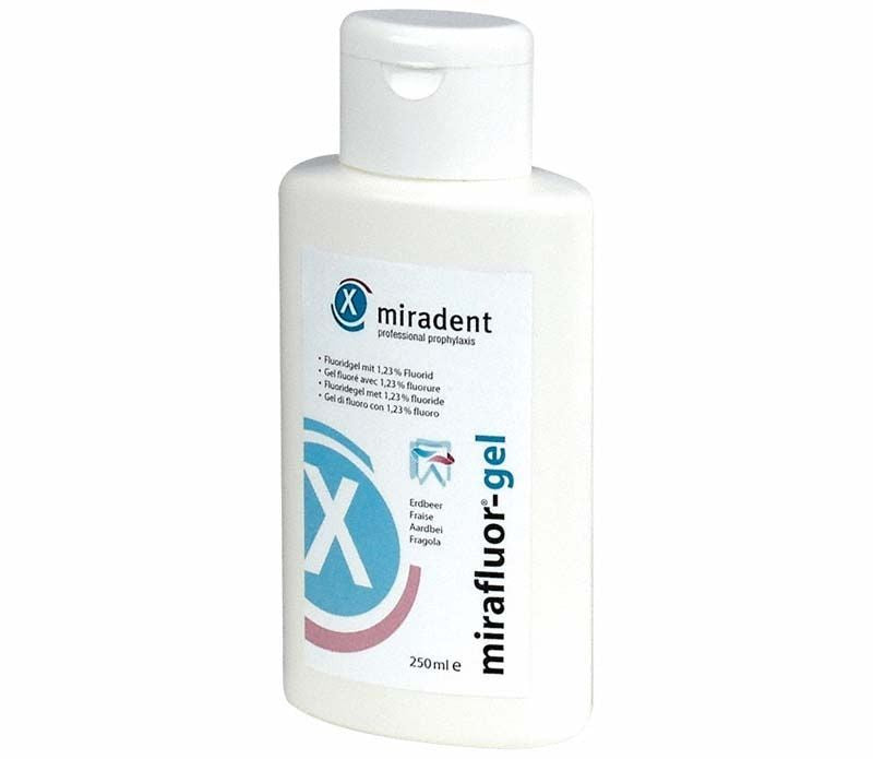 Flasche mit mirafluor-gel Erdbeere, Fluoridgel zur Kariesprophylaxe.