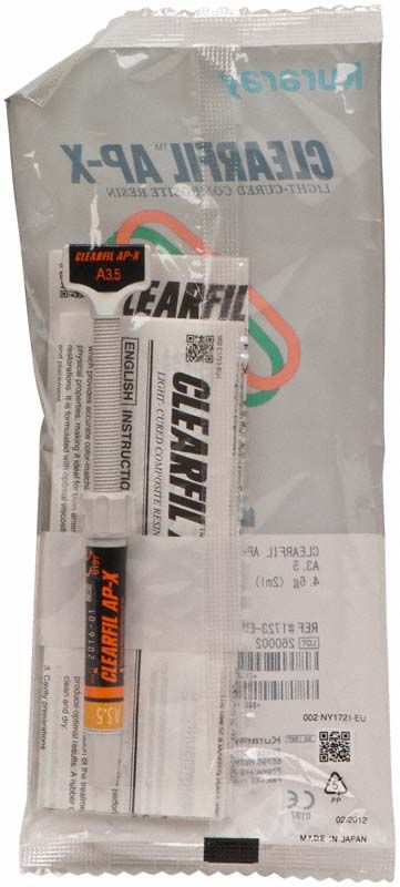 Verpackung der Clearfil AP-X Spritze A3,5 mit Anwendungsanleitung.