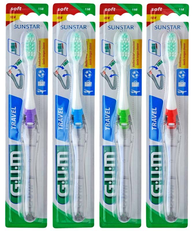 Vier GUM® Reisezahnbürsten in verschiedenen Farben in Originalverpackung.