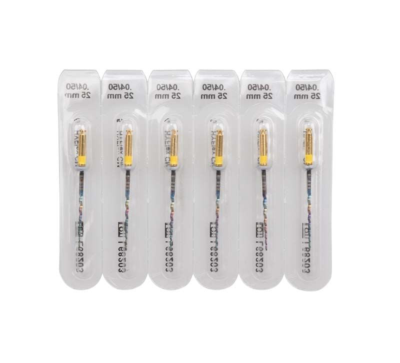 Sechs HyFlex™ CM NiTi-Feilen 25mm Gr. 04/50 in Blisterverpackungen.