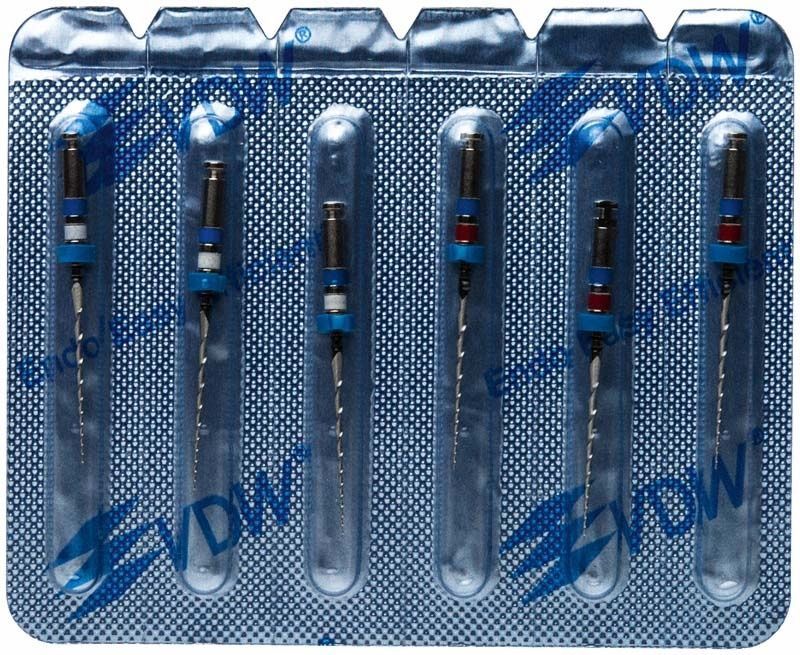 Blisterpackung mit sechs Mtwo® Revisionsfeilen für Wurzelfüllungsrevision.
