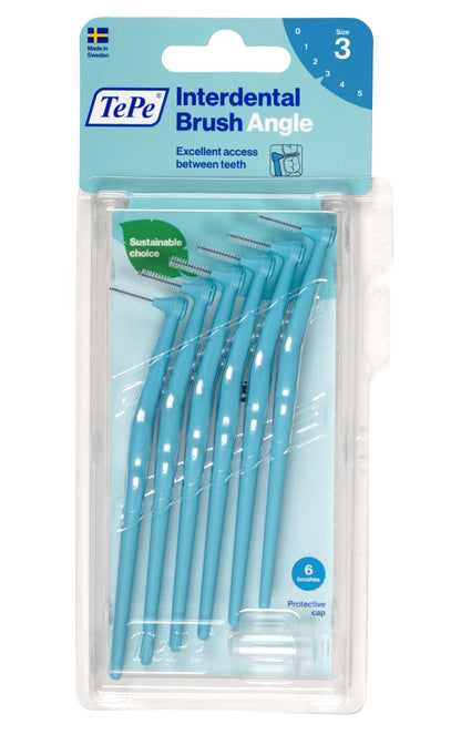 Gelbe TePe Angle™ Interdentalbürste mit abgewinkeltem Kopf und langem Griff.