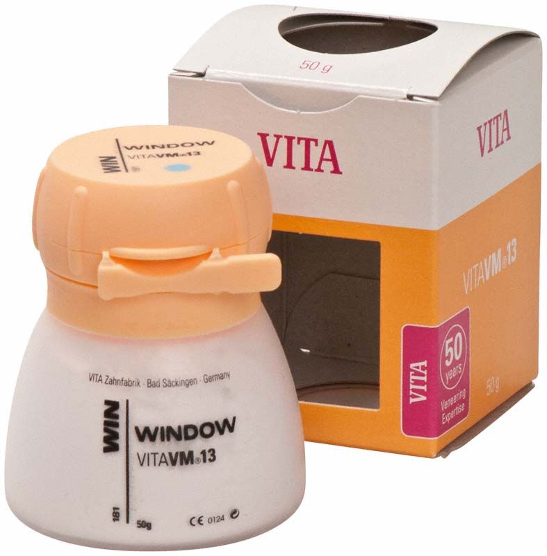 VITA VM13 Window 50g Zahnpulver mit Verpackung im Hintergrund