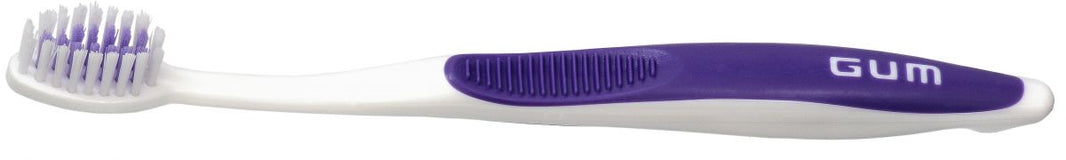 GUM® KFO-Zahnbürste mit weichen Borsten und V-Schnitt für Zahnspangen.
