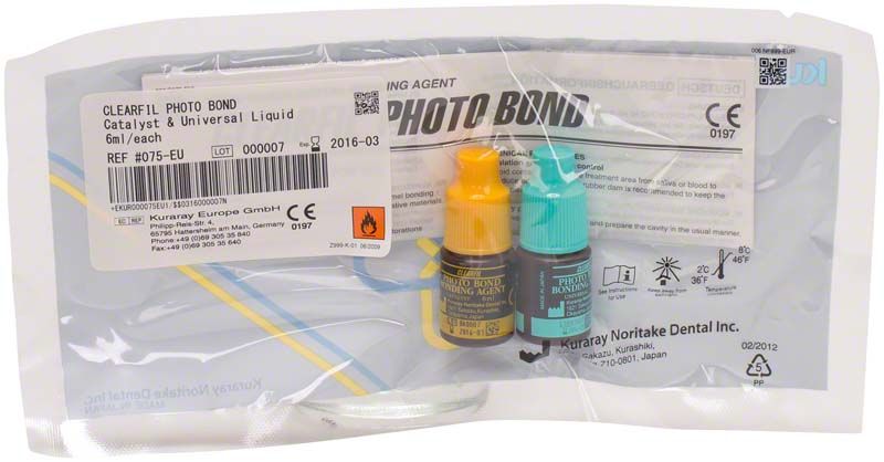 Verpackung von Clearfil Photo Bond mit zwei Fläschchen und Produktinformationen.