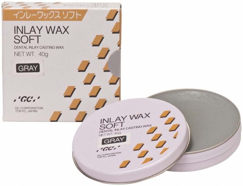 Graue Dose mit Inlay Wax Soft, 40g, neben Verpackung.