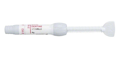 VITAVM®LC BASE DENTINE SYSTEM 3D-MASTER® 2M2 in weißer Spritze.