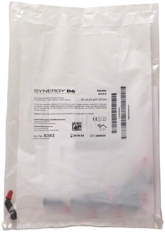 Synergy D6 Kapseln Dentin A4/C4 in transparenter Verpackung mit Etikett.