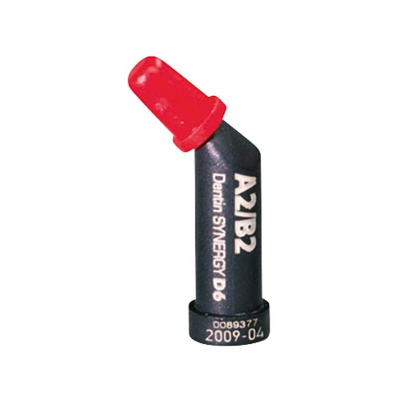 Synergy D6 Kapsel Dentin A2/B2 mit rotem Applikatoraufsatz.