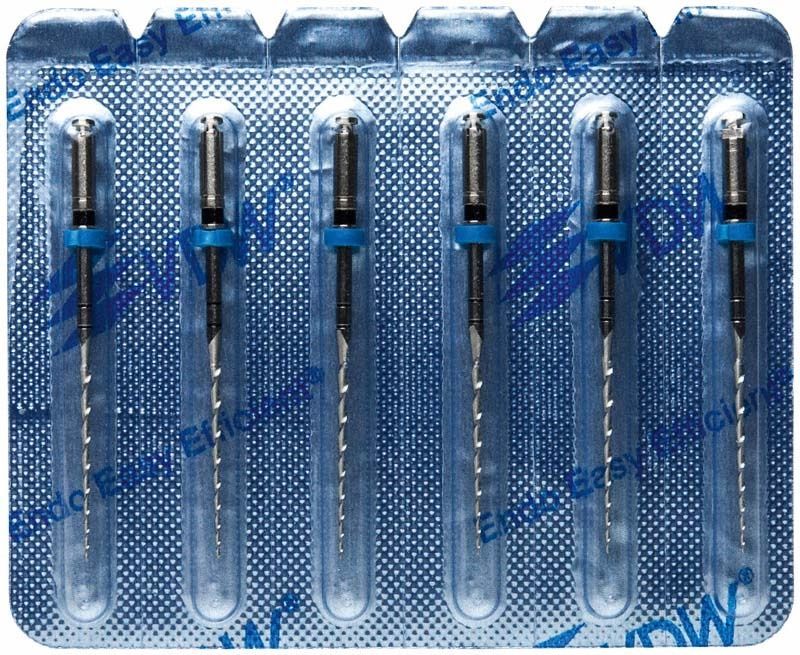 Mtwo® NiTi-Instrumente in Blisterverpackung für Wurzelkanalbehandlungen.