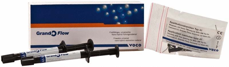 Grandio® Flow Spritzen A3,5 vor Verpackung und Applikationskanülen.