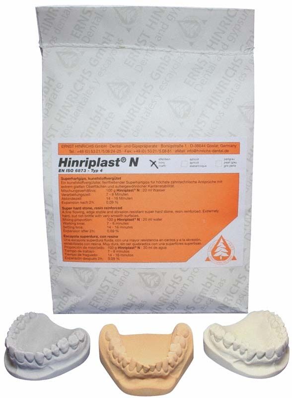 Hinriplast® N 25kg Sack mit Zahnmodellen im Vordergrund.