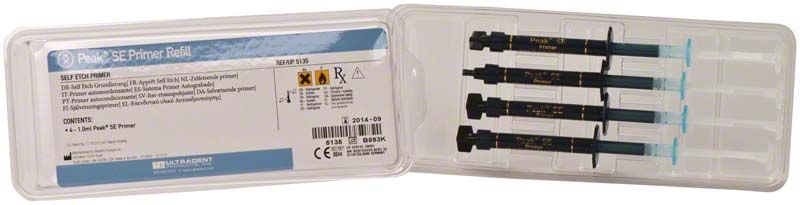 Vier Spritzen mit Peak® SE Primer in einer transparenten Verpackung.