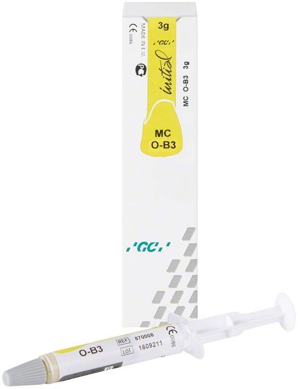 GC Initial MC Paste Opaque OB3 Spritze vor Verpackung mit gelbem Etikett.