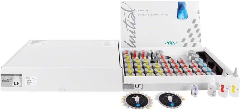 GC Initial LF Sets Basic Set mit Keramikpulvern und Flaschen in geöffneter Verpackung.